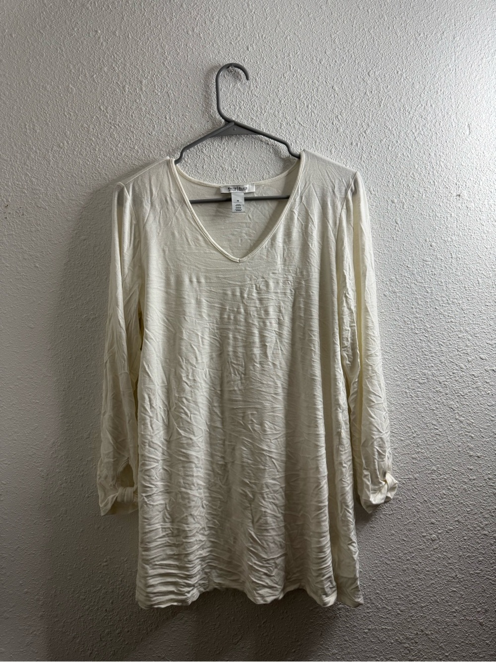 White House Black Market Cream V-Neck Long Sleeve Top